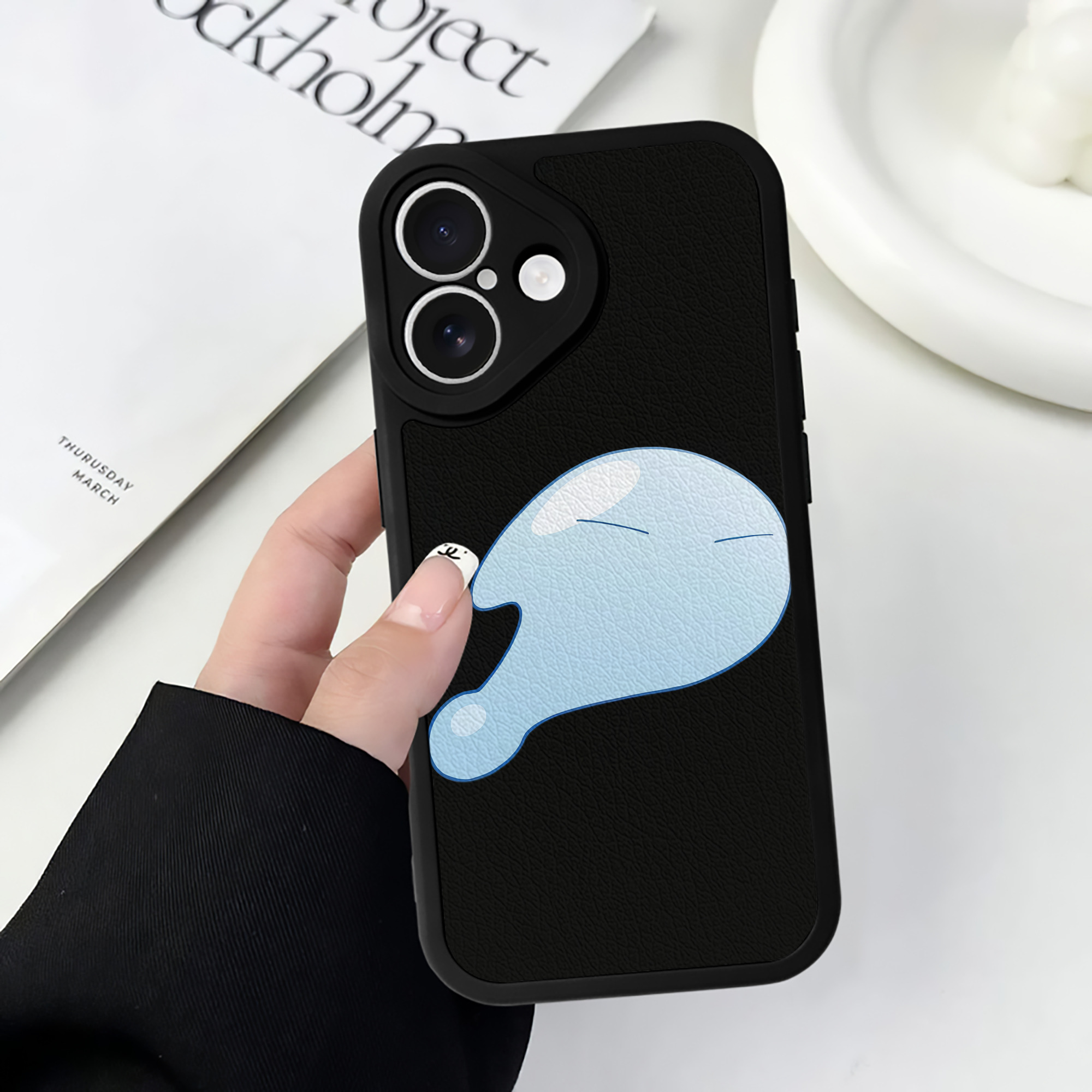 （画像用） 転スラ Regarding Reincarnated to Slime 【iPhone 16シリーズ対応】シリコンスマホケース（レザー調） 材質：シリコン